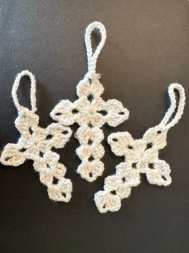 Croix suspendue en 100% coton - Fait main