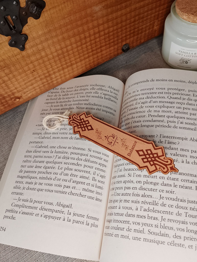 Marque-page en Bois Gravé – Signe Astrologique Balance ♎✨