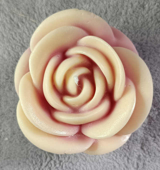 Bougie Moulée Parfumée - Rose d'Hiver