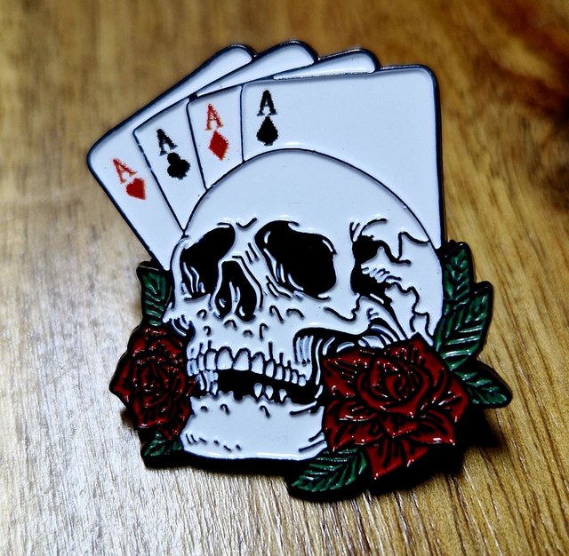 PIN'S SKULL & CARDS