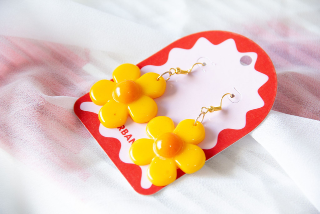 Daisy Flower Drop Earrings Dangle Floral Retro