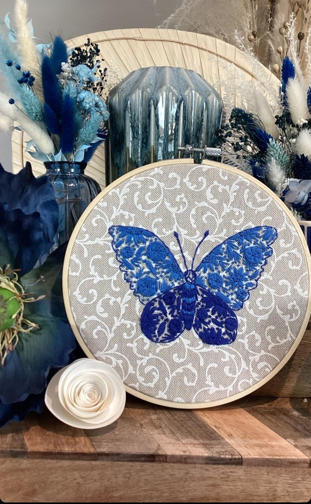 Tambour brodé Papillon bleu