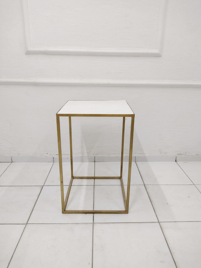 MESA DOURADA TAM. M  - LOCAÇÃO  