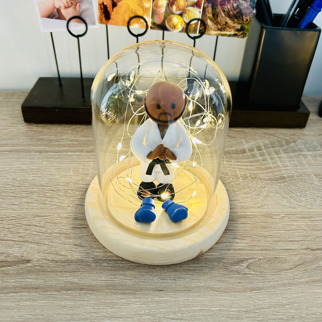 Cloche lumineuse le paisible karatéka