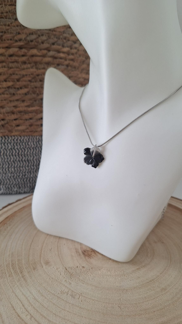 Collier fleur hibiscus noire/beige