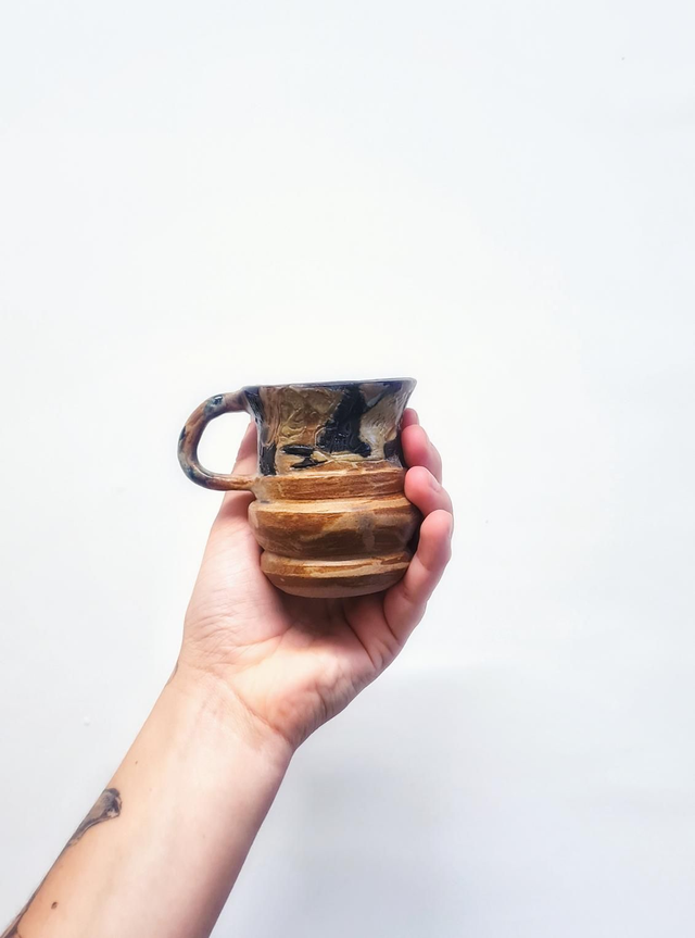 Petite tasse de cire et plomb