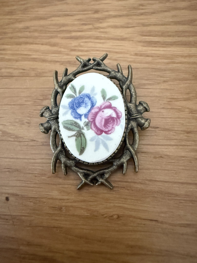 Broche florale romantique