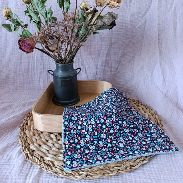 Serviette Visage Fleuris Bleu et Rouge