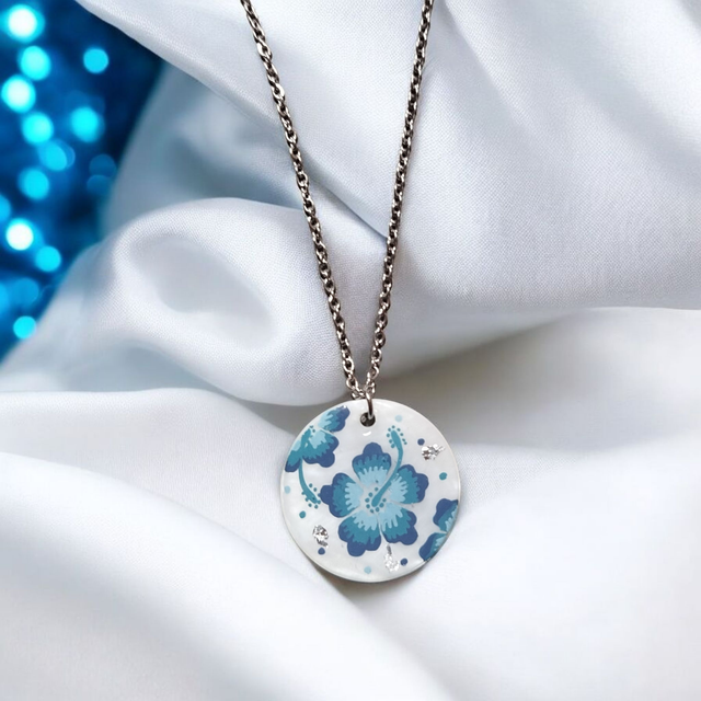 Collier dessiné Flora acier inoxydable bleu nacre