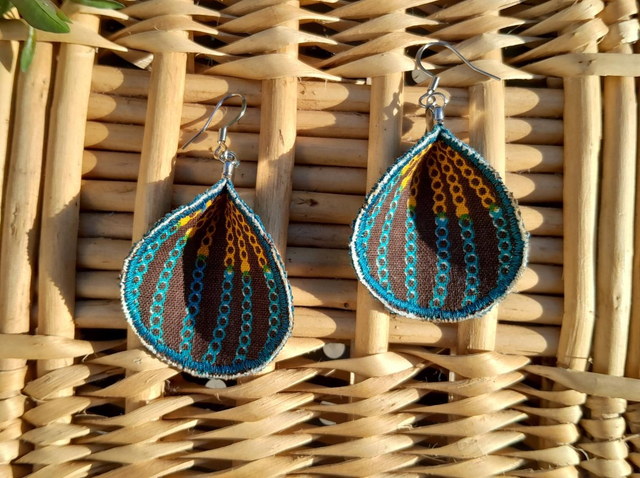 Boucles d&#039;oreilles gouttes orange/bleues