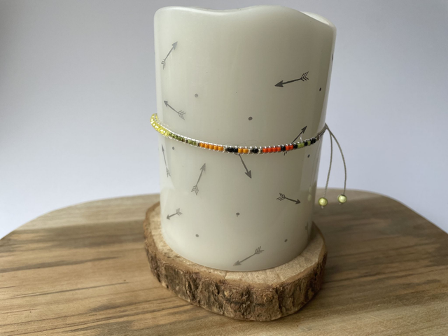 Bracelet fin, tissé en perles Miyuki Délica.