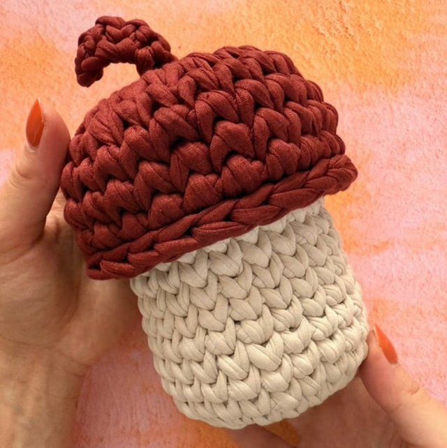 Petit panier gland au crochet