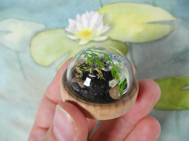 Not so smooth now - Among the lilypads - Miniature diorama Jewelry - Clear glass dome with delicate handmade smooth newt – animal jewelry