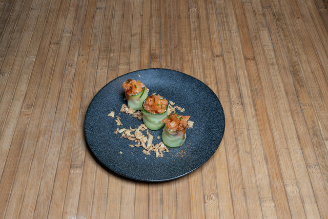 Sushi tulipe  concombre saumon  cheese 