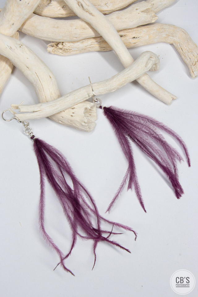 Boucles d'oreilles en plumes d'autruche prune