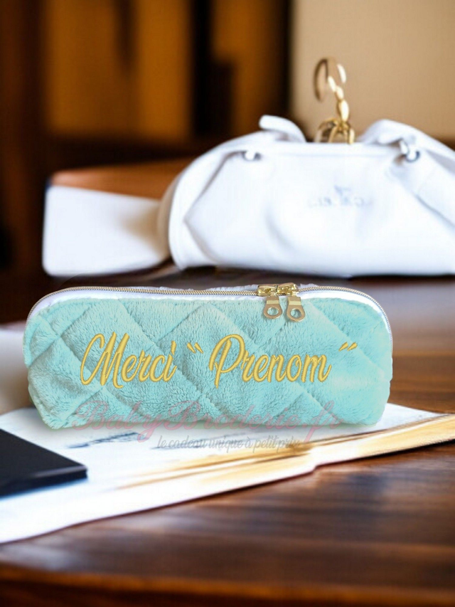 Trousse d'école vert d'eau claire et motifs à petite fleur sur fond turquoise 