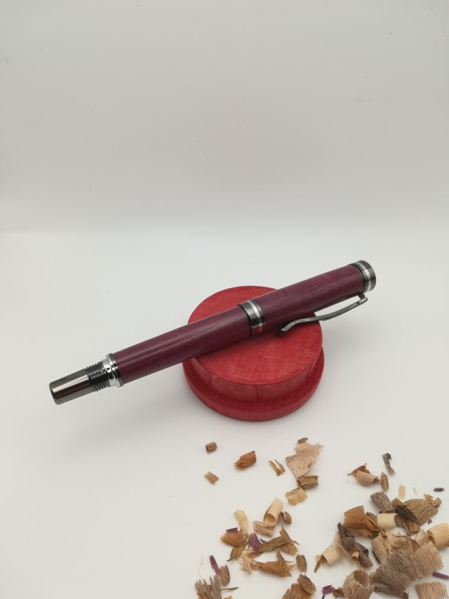 Stylo roller rechargeable en bois d'amarante