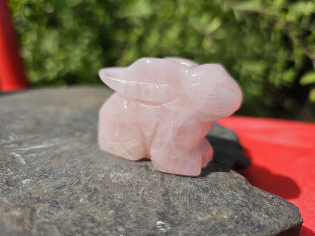 Rose quartz rabbit bunny carving