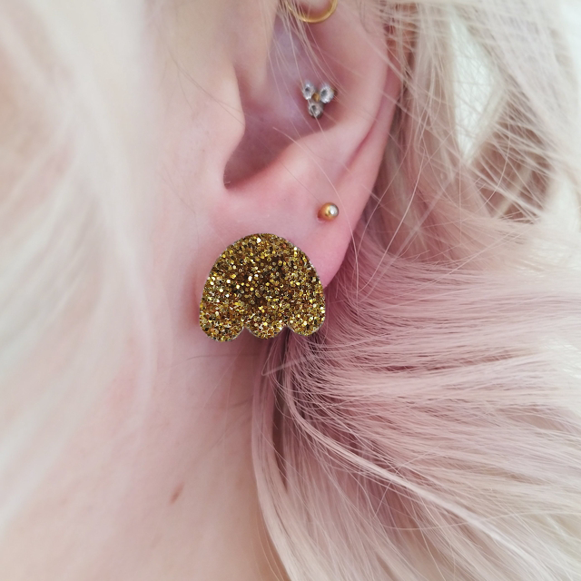 Nappikorvakorut, glitter, kulta