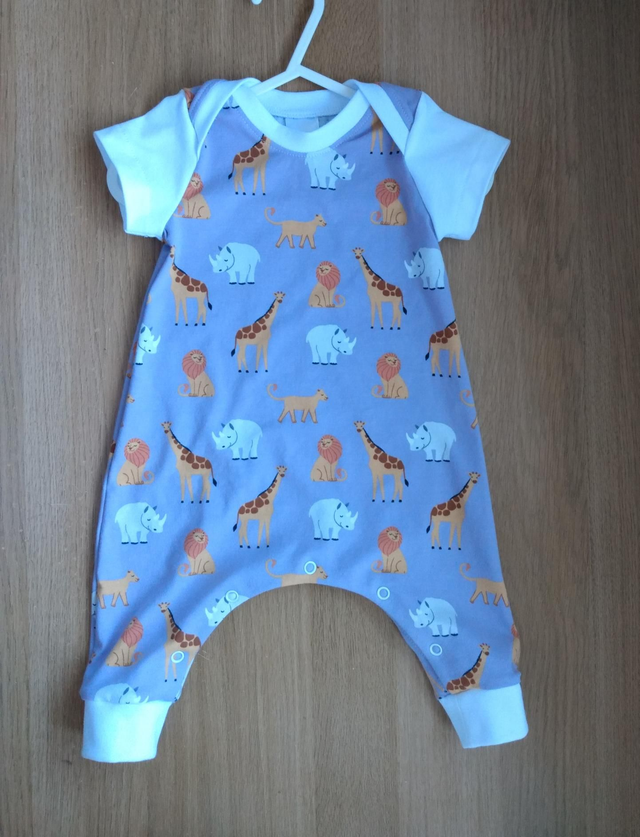 Babygrow - 3-6 mth (6-7 kg).   Lilac animals