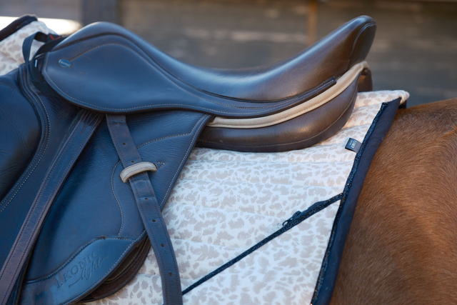 Tapis de selle à poche invisible Léopard blanc
