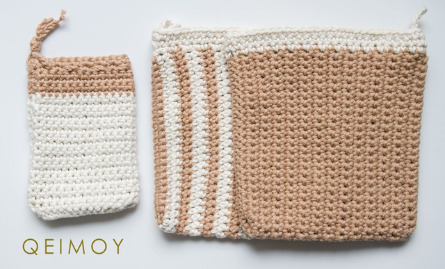 Beauty-set met 2 katoenen handgehaakte washandjes + zeepzakje