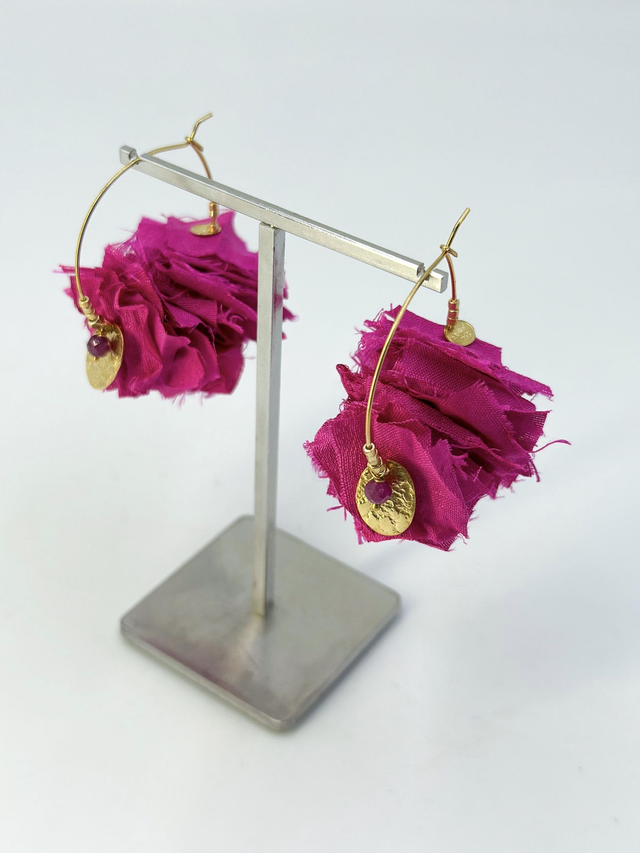 Boucles d&#039;oreilles &quot;Frou-frous&quot; fuchsia, petit modèle