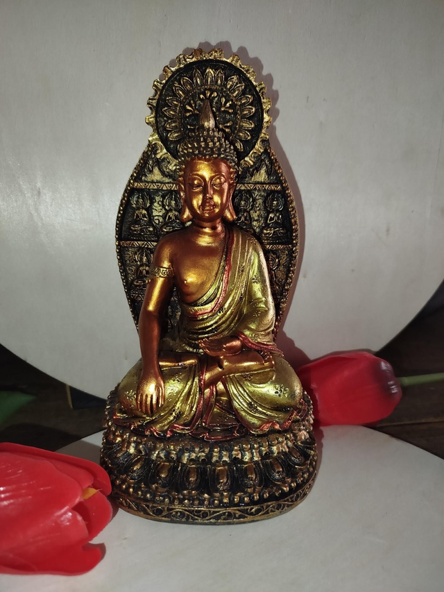  Statue Bouddha Doré – Sérénité & Sagesse