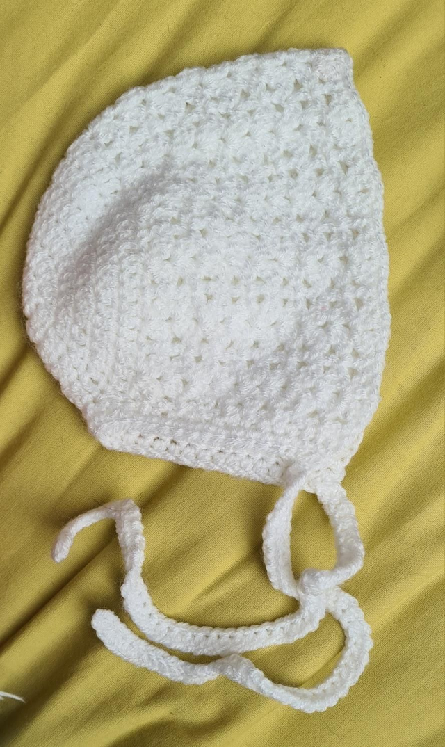 Crochet baby white bonnet 3-6 months