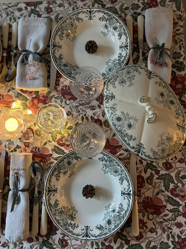 MOLIERE - Suite de 6 assiettes creuses signées Sarreguemines - Terre de Fer