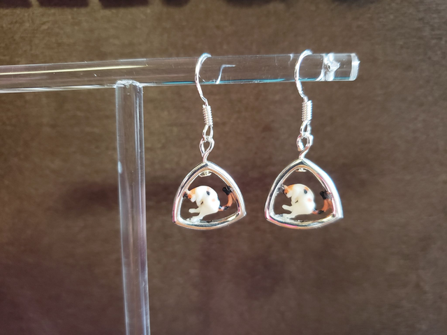 Schlafende Glückskatze