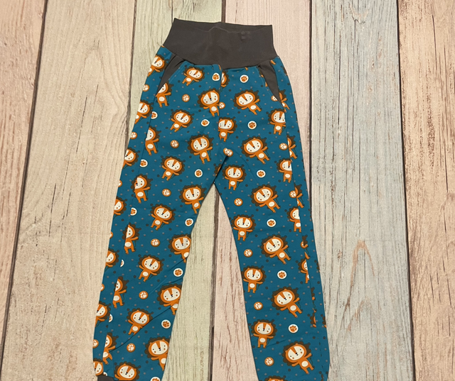Jogginghose, Größe 116, Löwe