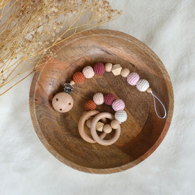 Hochet et/ou attache tétine pourpre/rose/rouille