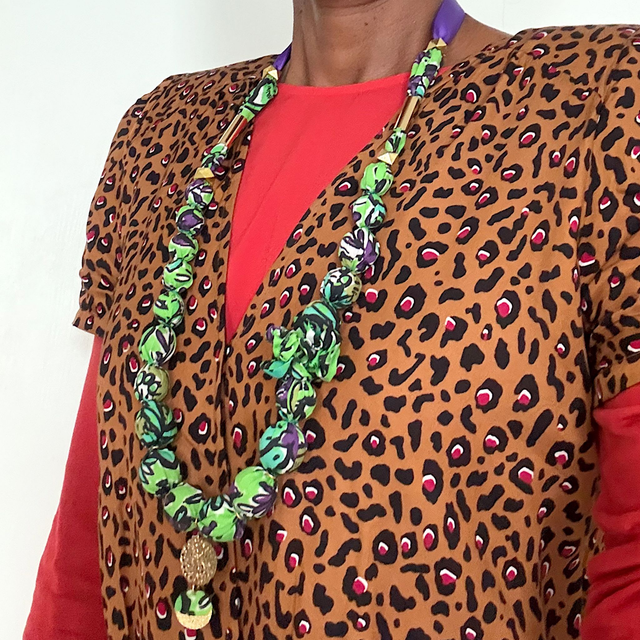 Collier long en tissu imprimé 