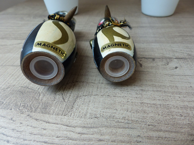 Vintage Salière et Poivrière en Bois Magnétiques Oiseaux Animaux Pingouins Manchots Années 1950, collection salières et poivrières anciennes