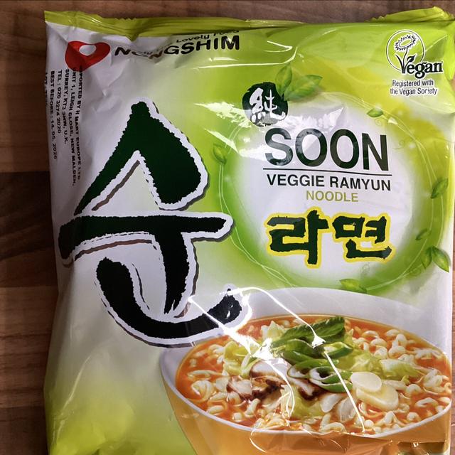 No shim Soon Veggie Ramyun Instant Noodle 112g