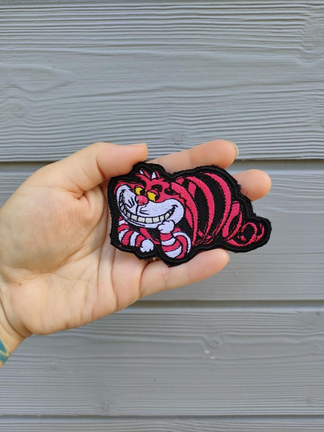 Chat Cheshire Alice au pays des merveilles écusson patch brodé différentes finitions