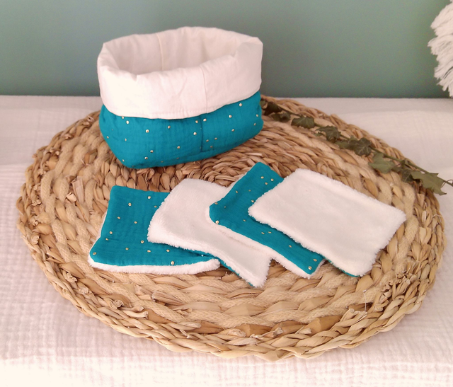 Panière à lingettes avec 10 lingettes  Emeraude