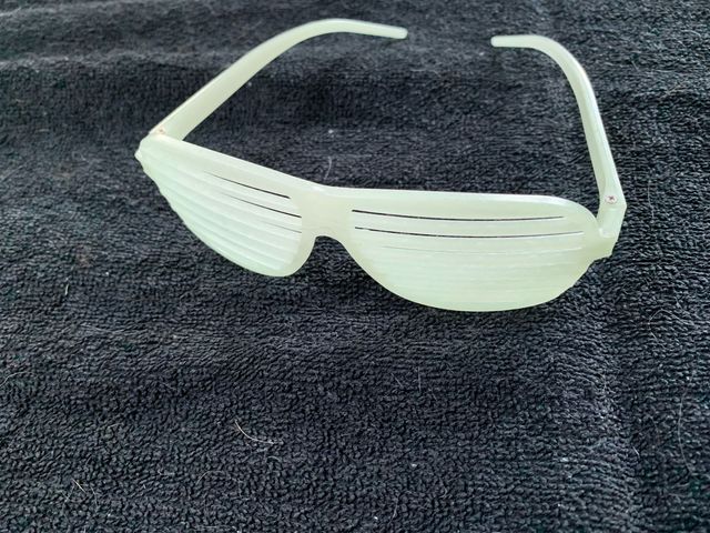 glowing specs 