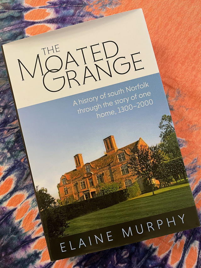 THE MOATED GRANGE  - Elaine Murphy