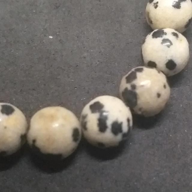 Perle de jaspe dalmatien 