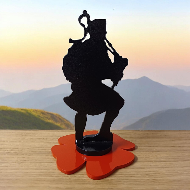 Piper Bill Millin &amp; Poppy Statue