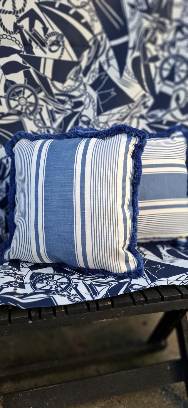 Striped cushion cover, with cotton fringe 