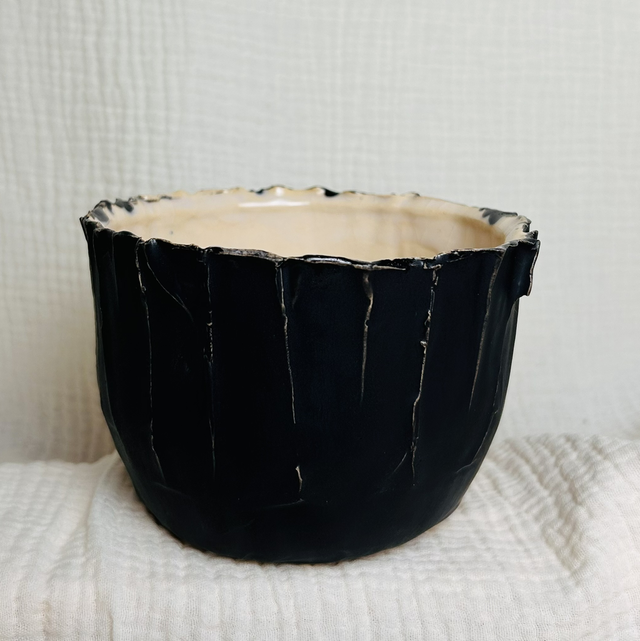 Pot plissé noir mat