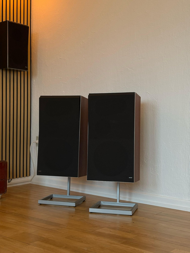 Beovox S 75 med standere
