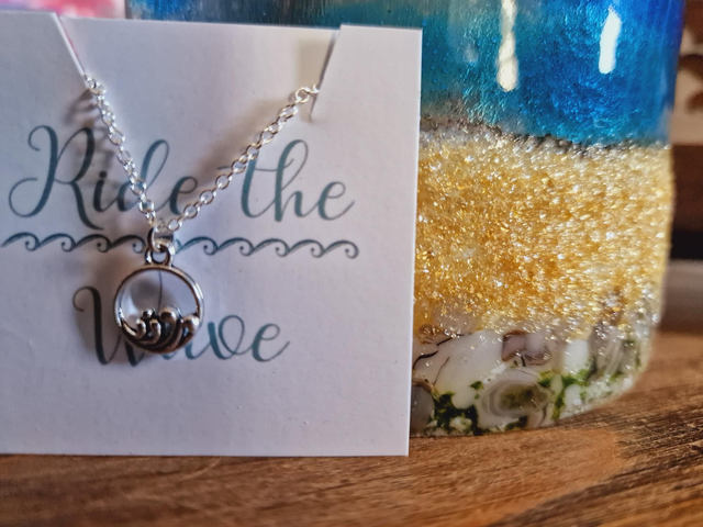 Crest of the waves pendant 
