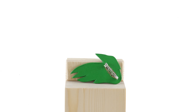 Broche motif Corbeau en cuir tannage végétal - HANE Vert Pomme