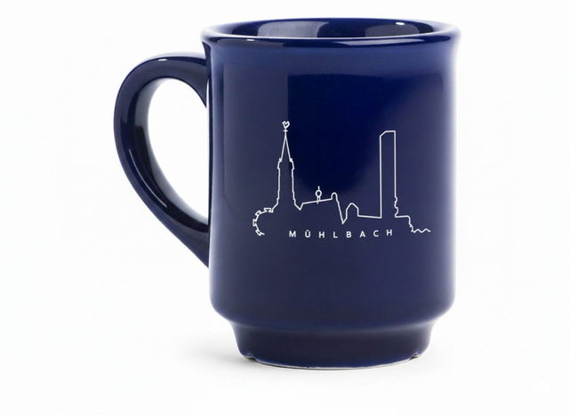 Bedruckte Glühweintassen Dunkelblau mit weißen Skyline