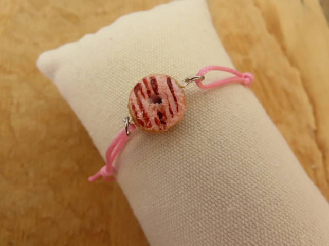 Donut rose au coulis chocolat