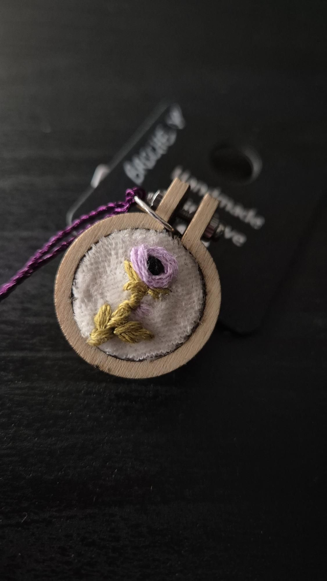 Broche tiny broderie "Anémone"